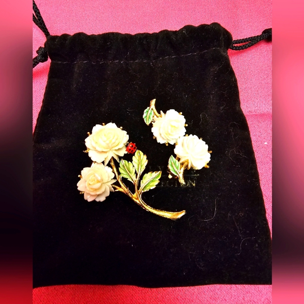 JJ White Brooch Floral Pin & Matching Earings 1970's Retro Womens Vintage Set